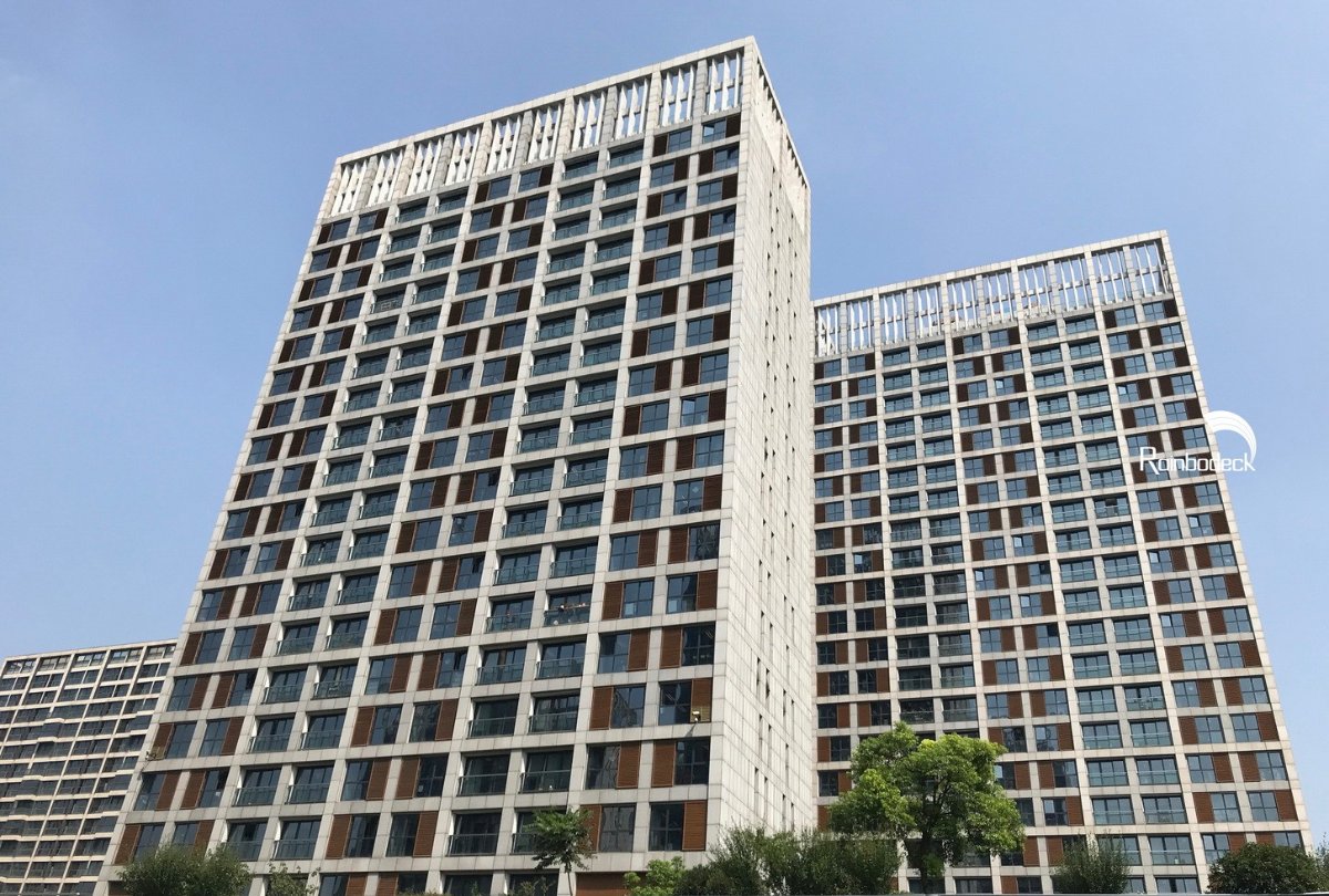 COMMERCIAL PROJECT - LOUVER WINDOW - COSHIELD MODULAR MULTI-BEAM