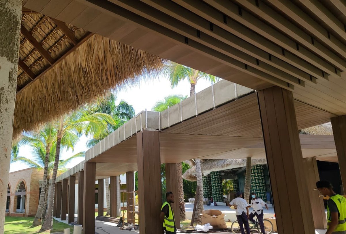 RESORT - POST AND CEILING - MODULAR COSHIELD MB AND COSHIELD E-PANEL