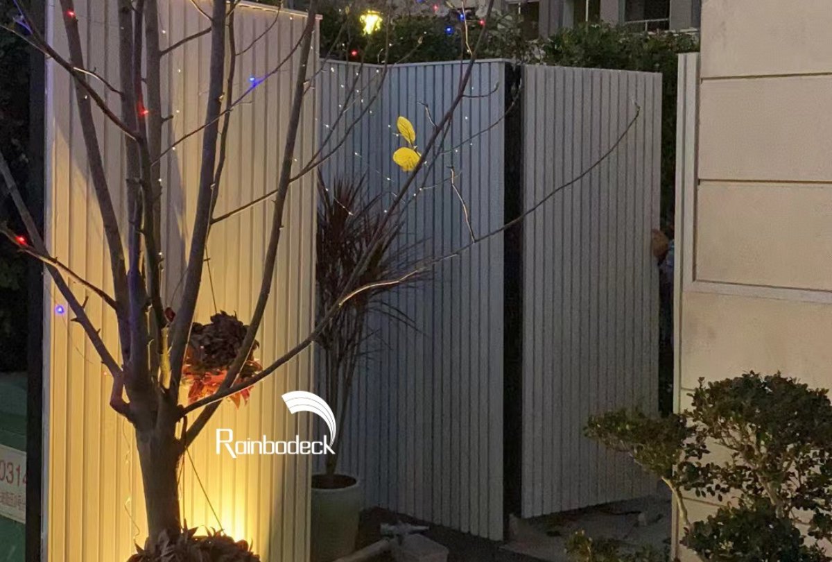 PRIVATE HOUSE - FRONT YARD FENCE AND GATE - COSHIELD G-PANEL