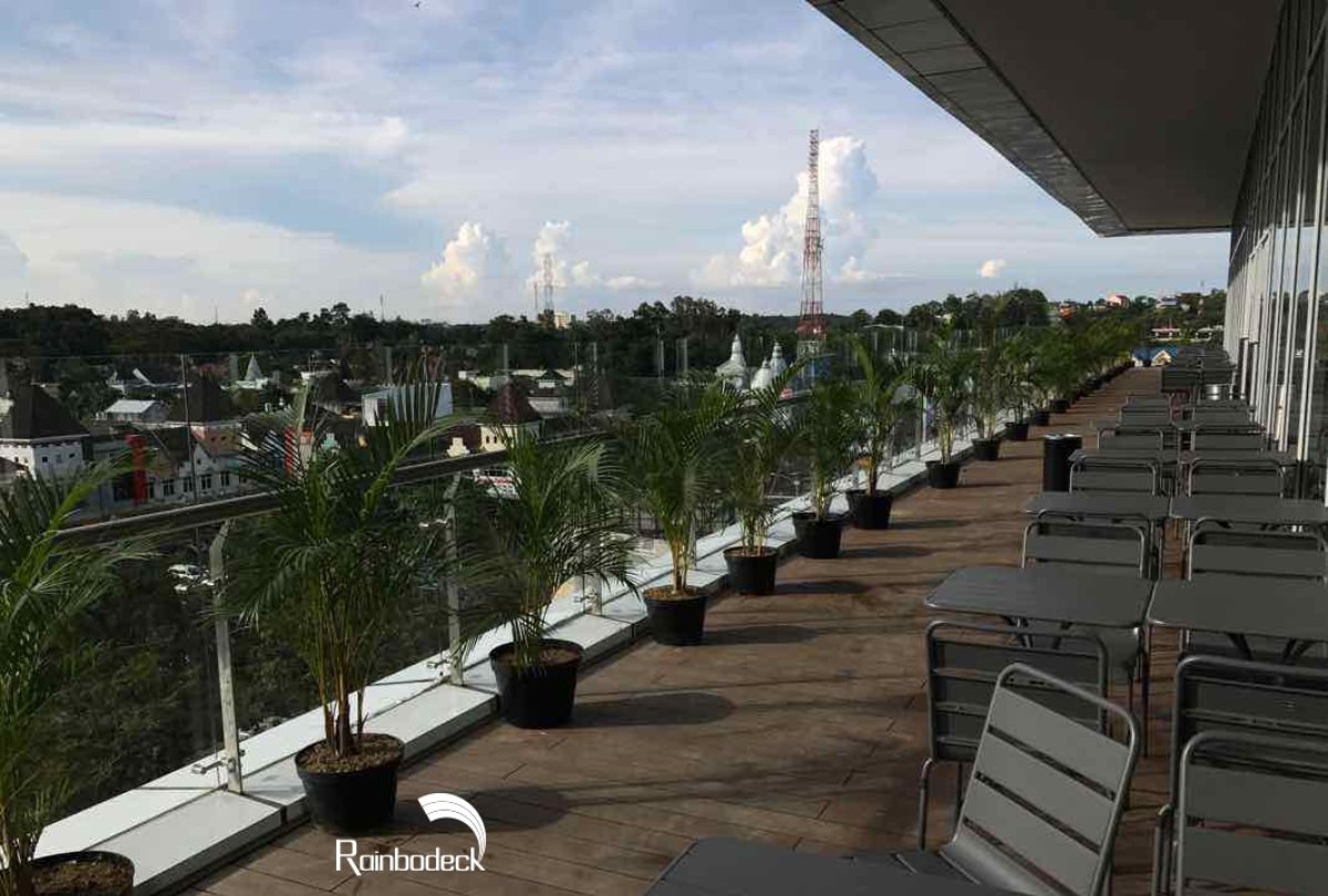 SHOPPING CENTER - PATIO - COSHIELD DECKING PREMIUM