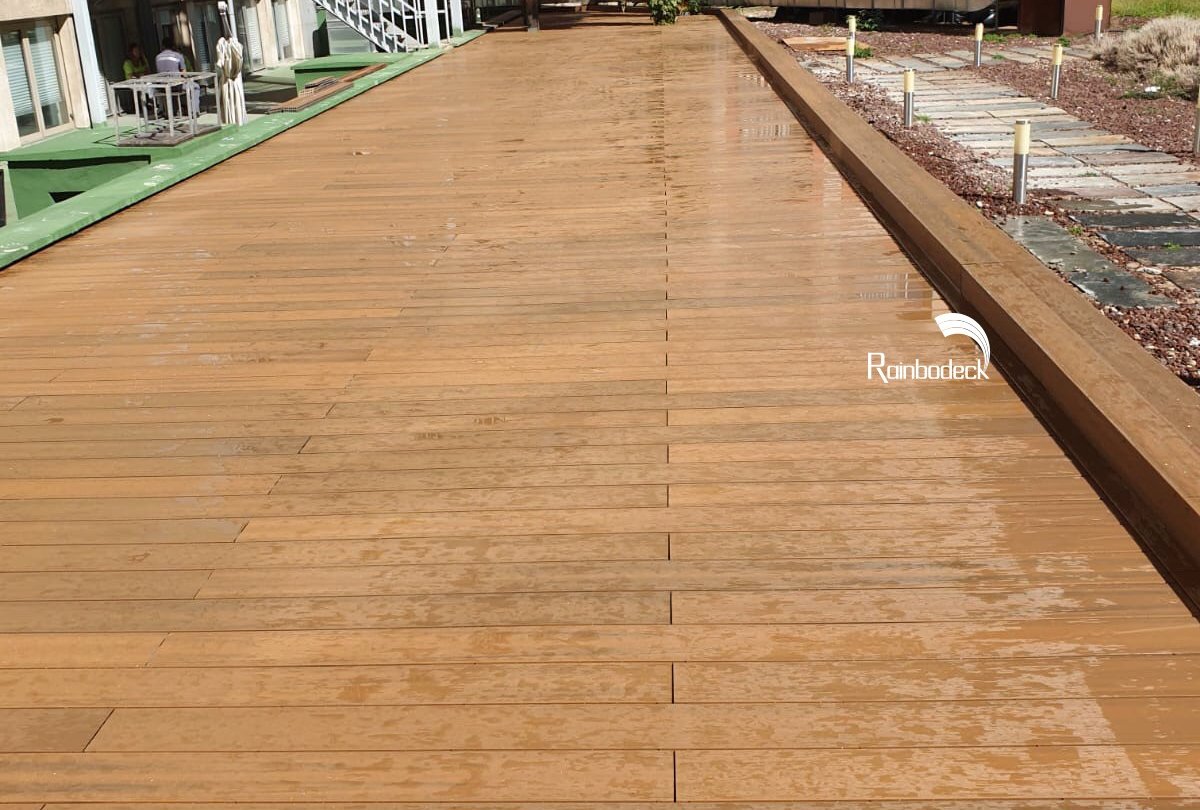 RESIDENTIAL PROJECT - DECKING CORRIDOR - COSHIELD DECKING PREMIUM